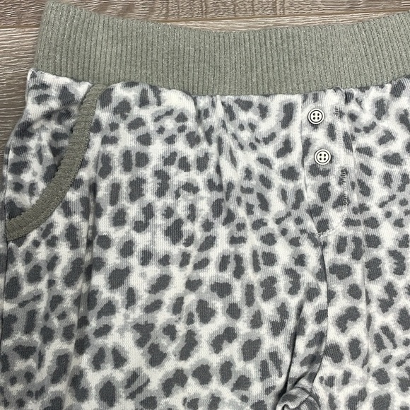 NWT Cuddl Duds Sweater Knit Pajama Top and Jogger Pant Set Leopard Print XS - Picture 13 of 15